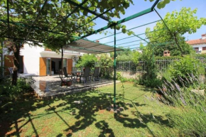 Strandnahes Ferienhaus Lavanda mit schönem Garten